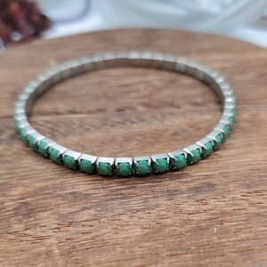 Elegant Green Bracelet Stretch B3428
